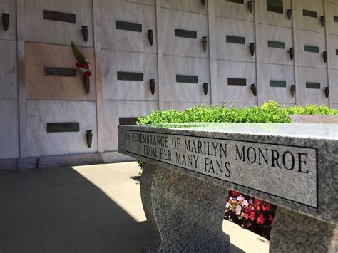 marilyn monroe's crypt photos|where is marilyn monroe's grave.